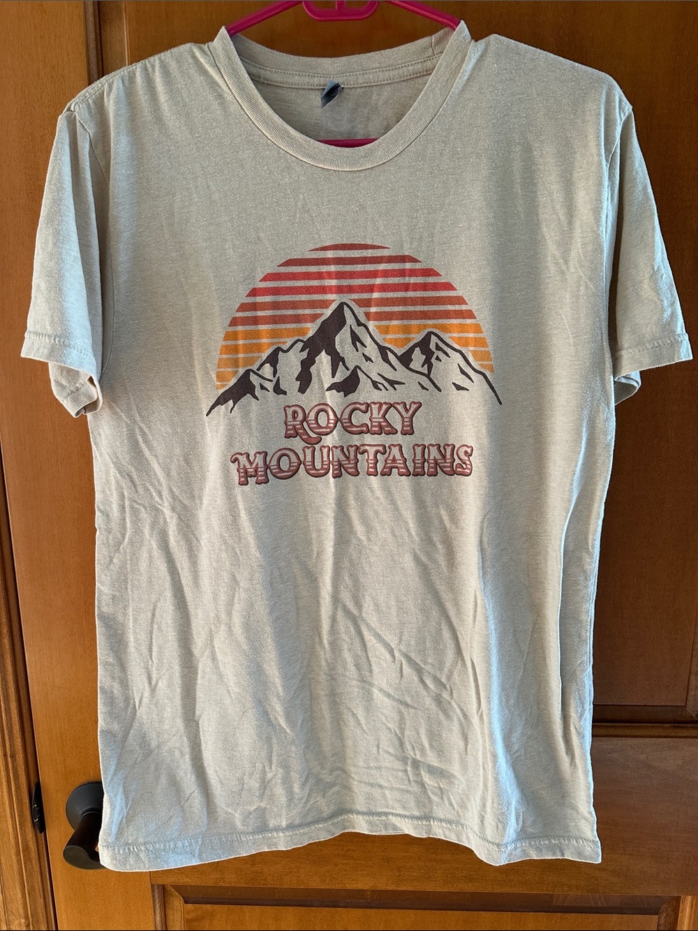 Aksels Colorado Rocky Mountains Graphic Tee Next Level Off White Men's Size L